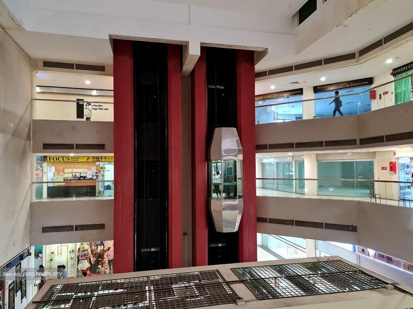 Roxy Square (D15), Retail #451937221